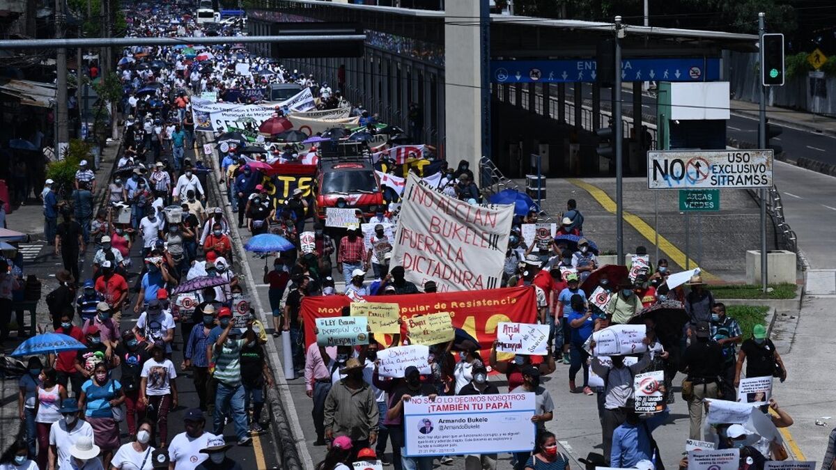 Protestan en El Salvador contra gestión de Bukele y el bitcóin – Panamá en  Minutos