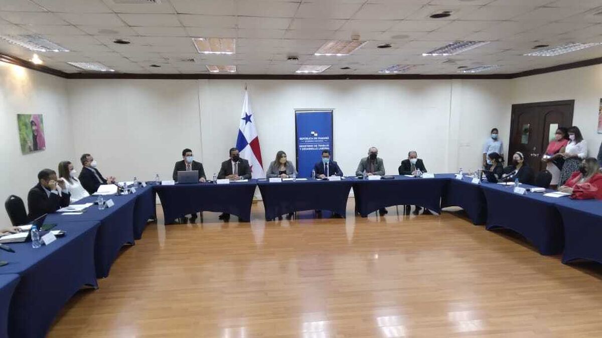 La mesa de salario mínimo: Trabajadores divididos y llamado a la prudencia