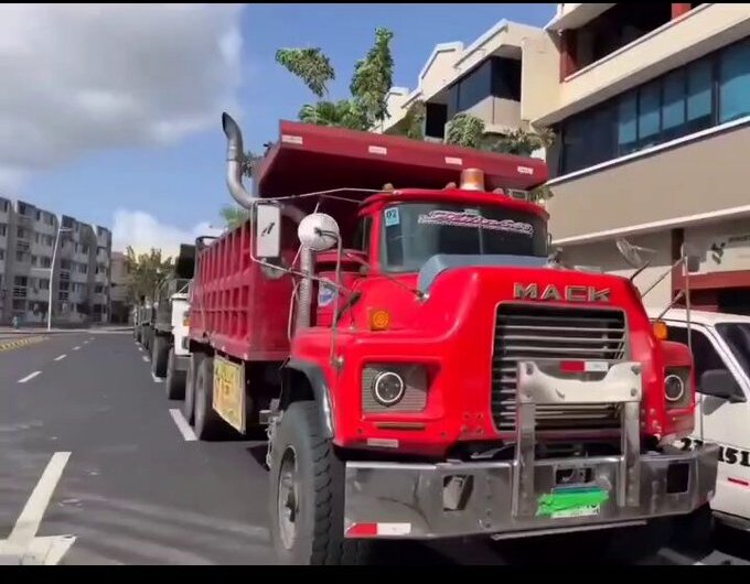 camioneros-exigen-pago-de-$270-mil-a-la-aaud-por-recoger-basura